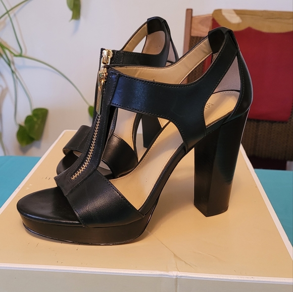 Michael Michael Kors sandals - Picture 3 of 5